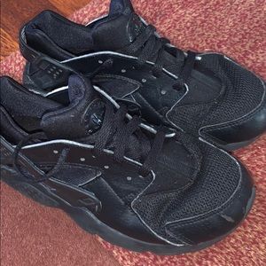 Boys Nike huaraches